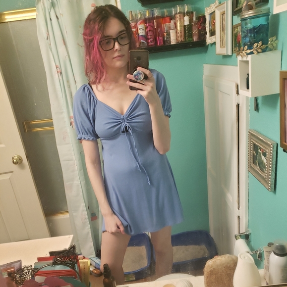 Meet your Posher, Devan - Picture 3 of 3